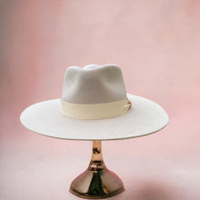 Load image into Gallery viewer, Larenzo Wide Brim Hat
