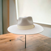 Load image into Gallery viewer, Larenzo Wide Brim Hat
